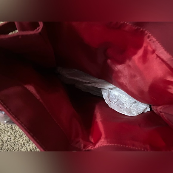 Mid sized Square Unbranded Red Handbag NWOT 13” x 13” - Picture 5 of 10